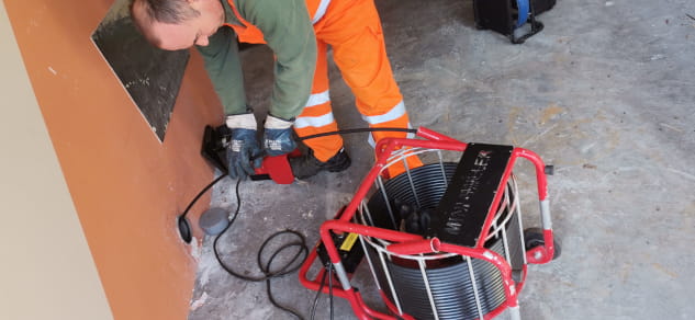 Mały samochód WUKO z zabudową asenizacyjną